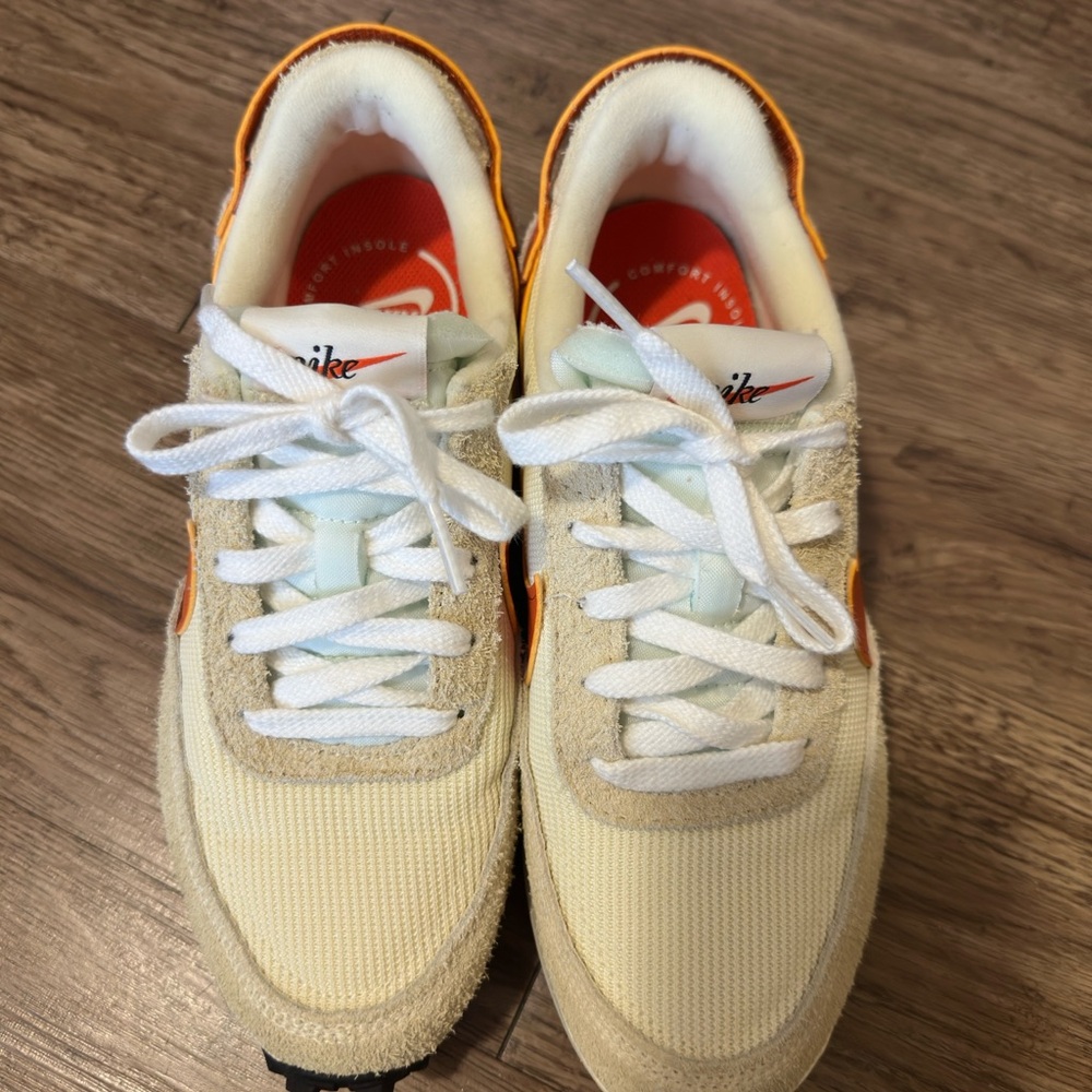 NikeWaffle Debut